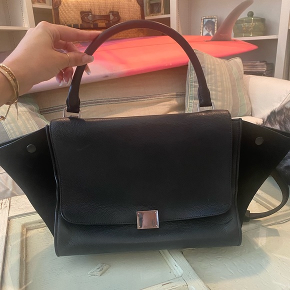 Céline Trapeze Shoulder Bag | Medium - Picture 2 of 11